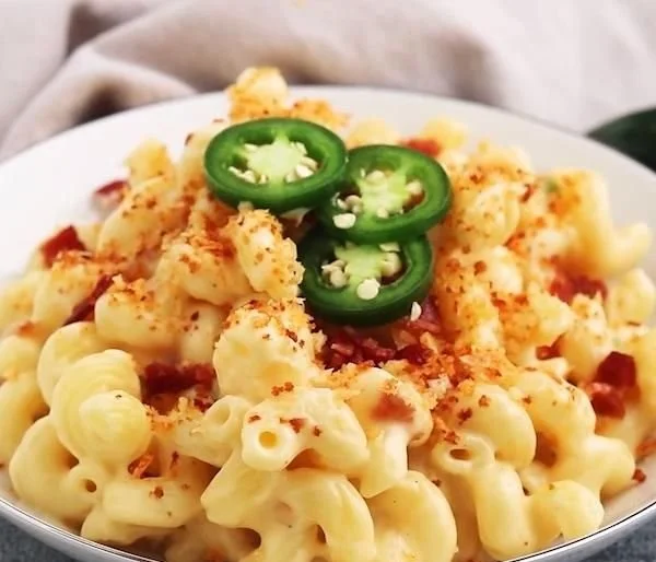 Jalapeno Bacon Mac and Cheese