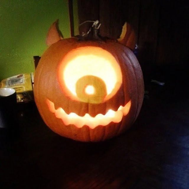 Easy pumpkin carving ideas for creative Halloween decorations